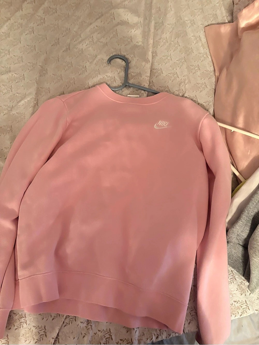 Nike Sportswear Club Fleece Crew Sweatshirt Pink Crewneck Sweatshirt Like New